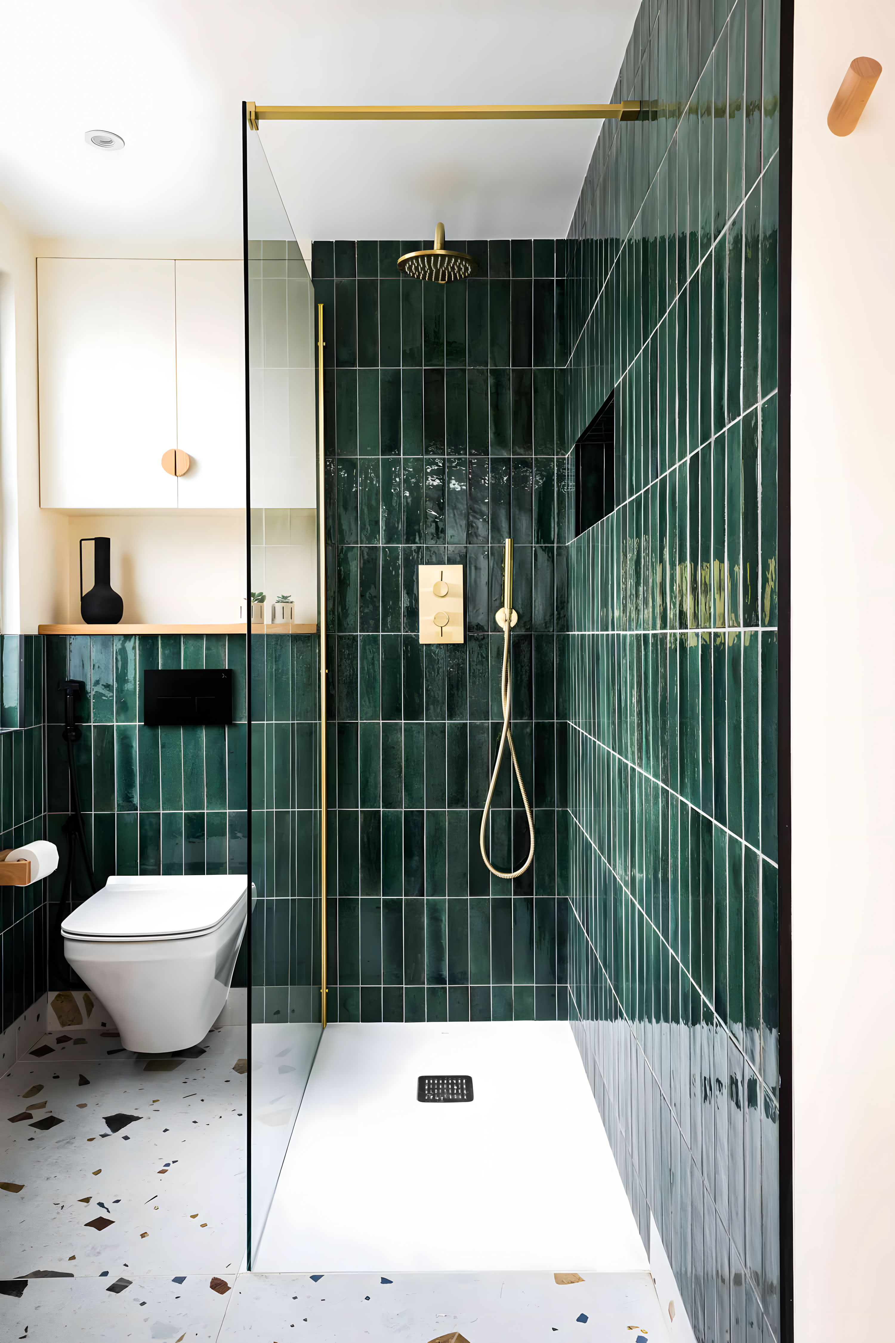 Golden Accents: Opulent Shower Space | Material Depot