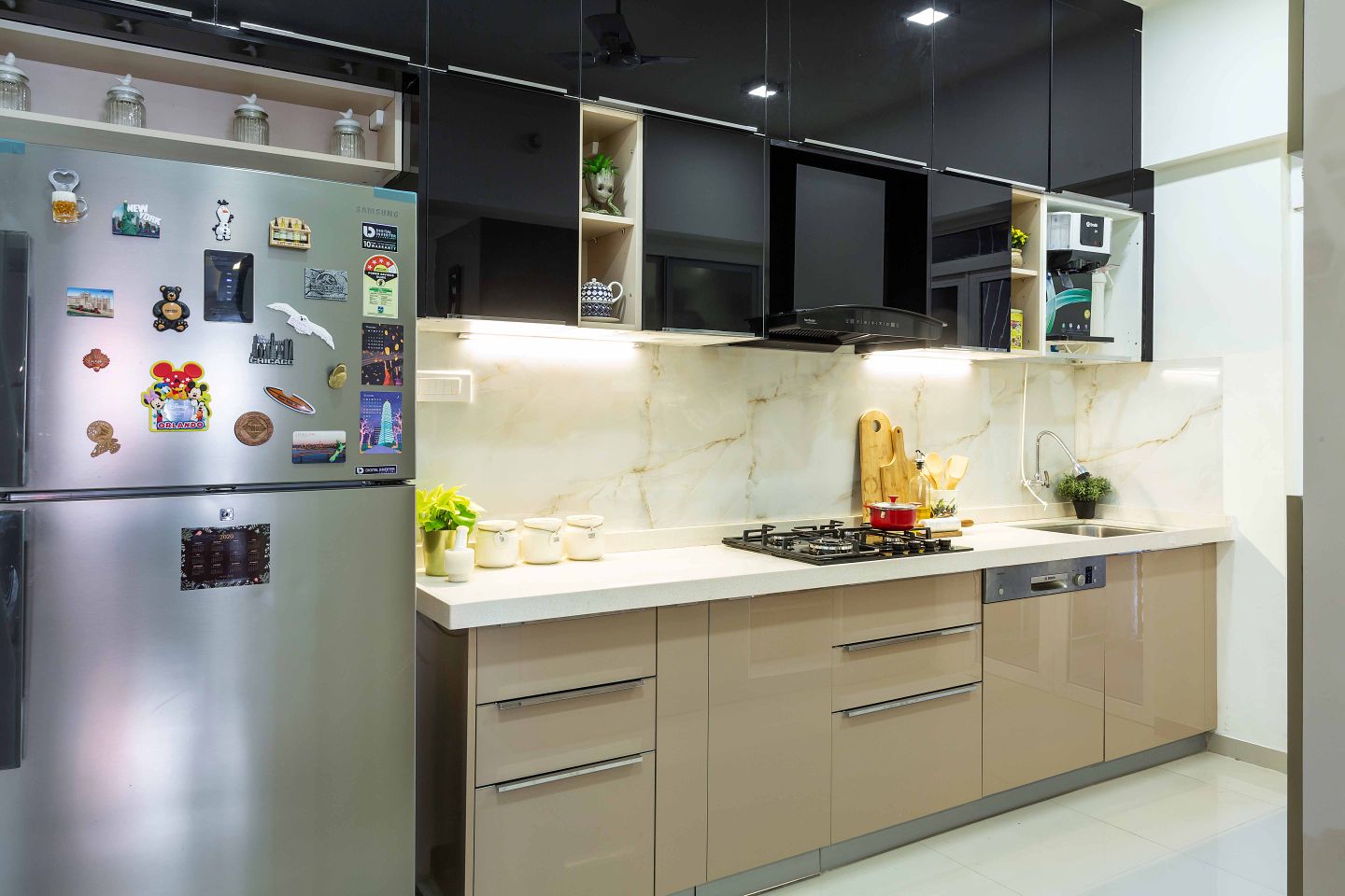 Stylish kitchen in a modern Mumbai 1 BHK flat